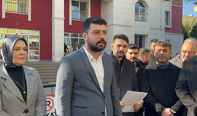Turgutlu'da AK Parti yeni yönetimi mazbatasını aldı