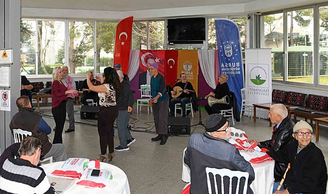 Türk Sanat Müziği Korosu, huzurevi sakinleri için söyledi