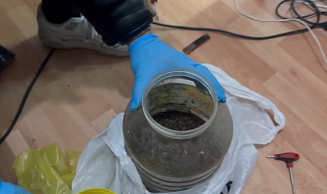 Turşu bidonundan uyuşturucu çıktı