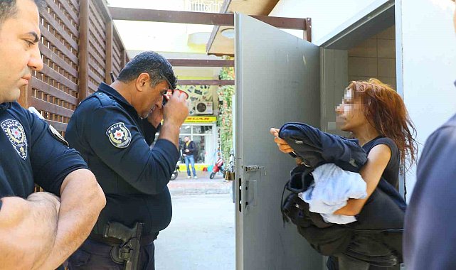 Tuvalette çığlıklarıyla polisi alarma geçirdi, kapıyı açınca 'sizleri seviyorum' dedi
