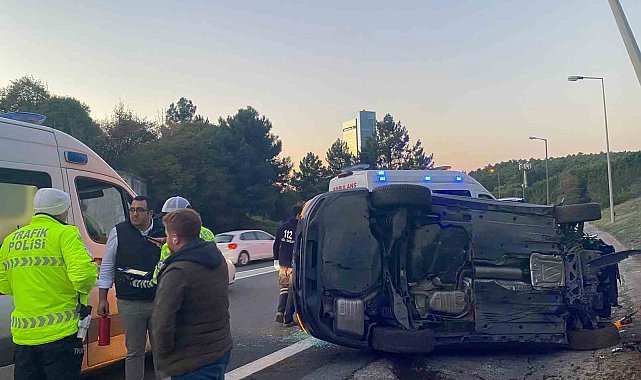 Ümraniye'de otomobil takla attı: 1 yaralı