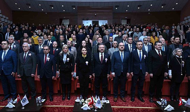 Vali Aksoy Öğretmenler Günü kutlama programına katıldı