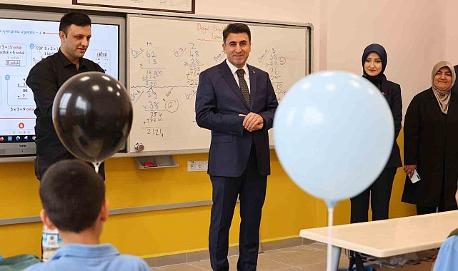 Vali Aygöl, İnhisar ilçesinde öğrencilere ders anlattı