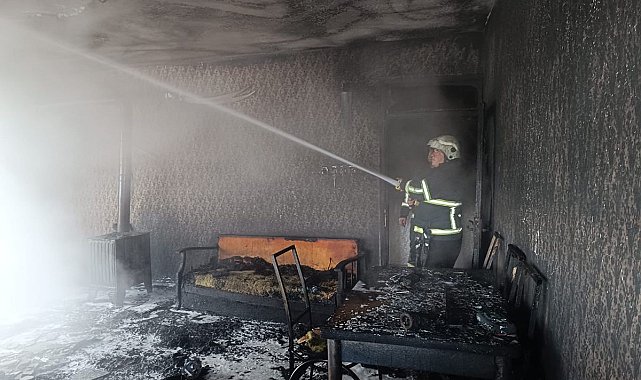 Yanan evde dumandan etkilenen 3 vatandaş tedavi altına alındı