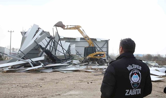 Yaylacık'ta kaçak depo yerle bir edildi