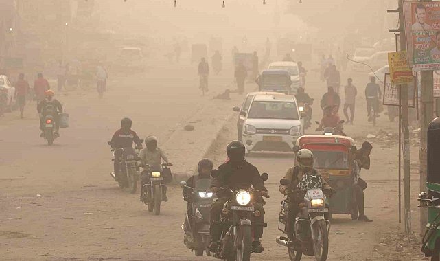 Yeni Delhi'de hava kirliliği nedeniyle okullar kapatıldı