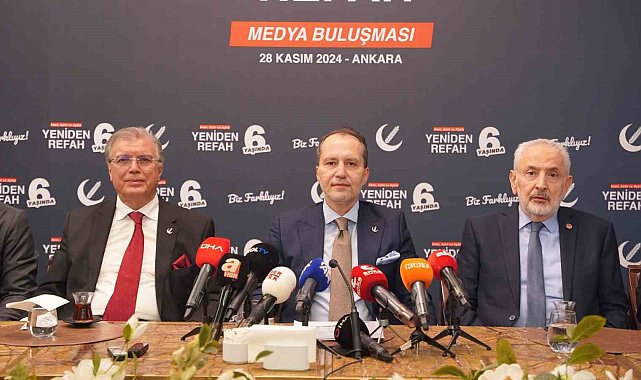 Yeniden Refah Partisi Genel Başkanı Erbakan medya kuruluşlarının temsilcileri ile bir araya geldi