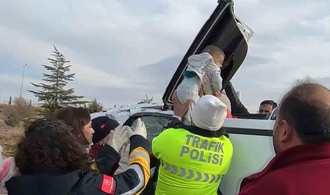 10 aylık bebek kaza yapan araçtan böyle kurtarıldı
