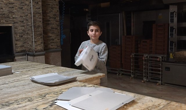 11 yaşındaki Çınar'ın ilginç yeteneği: Bakmadan 7 saniyede kutu katlıyor
