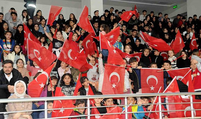 2. Ordu Komutanlığı bandosunun Cizre'deki konserini bin 500 kişi izledi