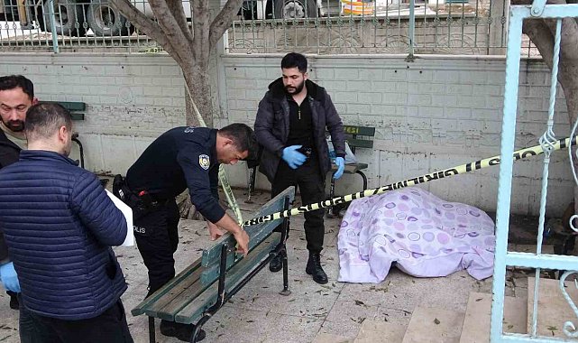 3 gündür kaldığı cami avlusunda ölü bulundu