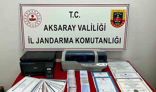 32 suç kaydı bulunan suç makinesi sahte kimlik basarken yakalandı