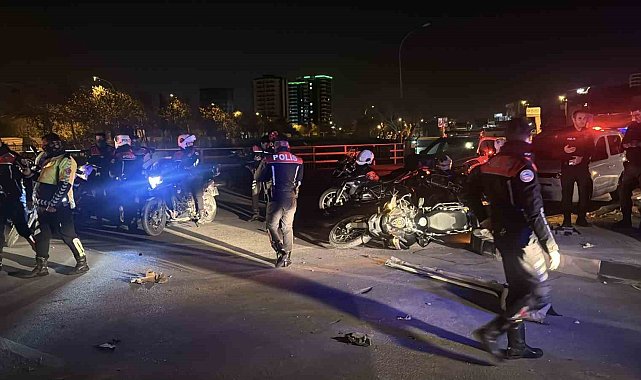 Adana'da 'Dur' ihtarına uymayan aracı kovalayan polis ekibi kaza yaptı: 2 yaralı