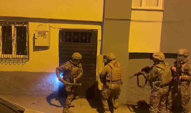 Adana'da silah ve mühimmat ticareti yapan şebeke çökertildi: 45 şüpheliden 15'i tutuklandı, 54 ruhsatsız silah ile 803 mermi ele geçirildi