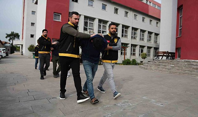 Adana'da sokak ortasında işlenen cinayetin faili 1'i kadın 4 şüpheli tutuklandı