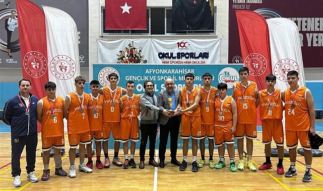 Afyonkarahisar'da genç erkekler basketbol müsabakaları sona erdi