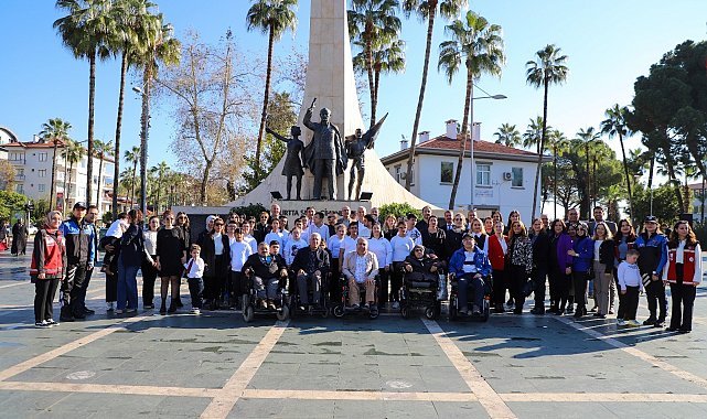 Alanya'da engelli bireyler farkındalık için yürüdü