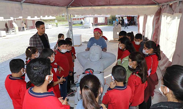 Alanya'da öğrenciler sanatla tanışıyor