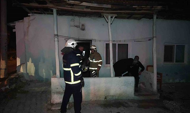 Alkollü şahıs evini ateşe vermek istedi, vatandaşlar önledi