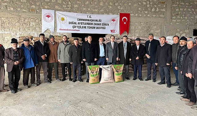 Altıntaş'ta ekili arazileri yangından zarar gören çiftçilere tohum desteği