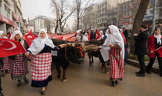 Anadolu'nun işgaline karşı tek yürek olan kadınların milli mücadele ruhu 105 yıl sonra yaşatıldı