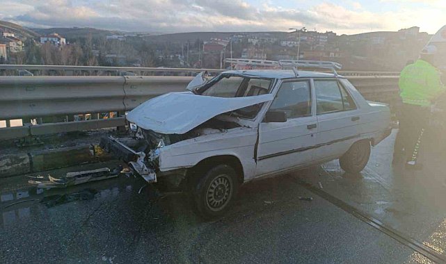 Ankara&#039;da iki ayrı trafik kazasında 4 kişi yaralandı