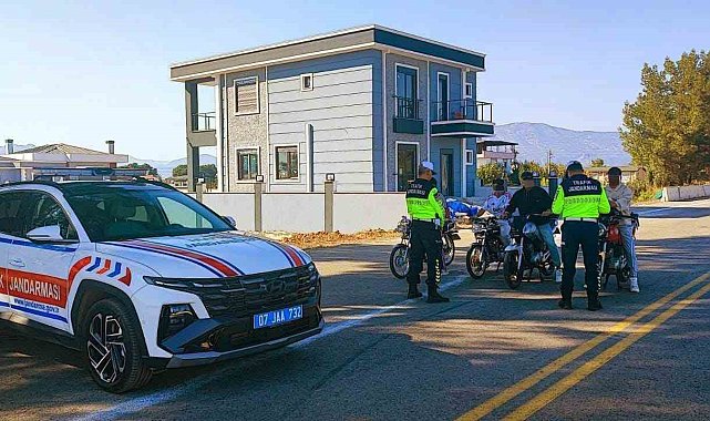 Antalya&#039;da kurallara uymayan motosiklet sürücülerine ceza yağdı