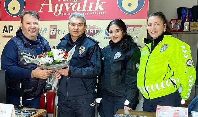 Ayvalık Polisi'nden engelli gazeteciye nazik jest