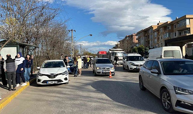Babaanne ile torununa otomobil çarptı