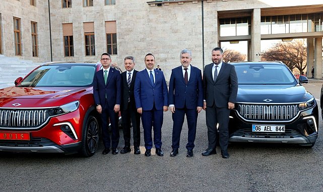 Bakan Kacır, TBMM'ye Togg ile geldi