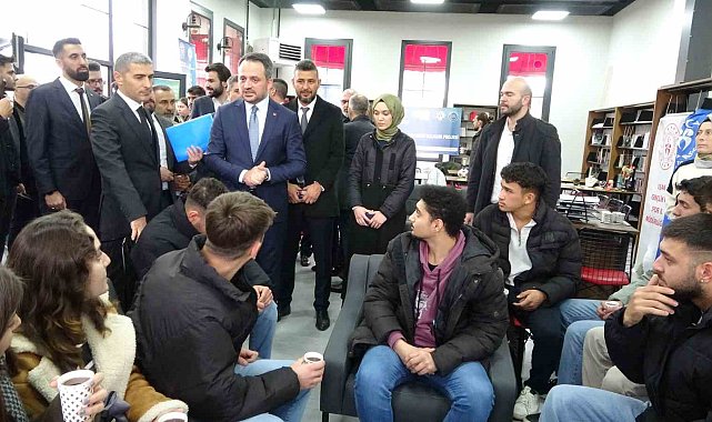 Bakan Yardımcısı Eminoğlu, Uşak'ta gençlerle bir araya geldi