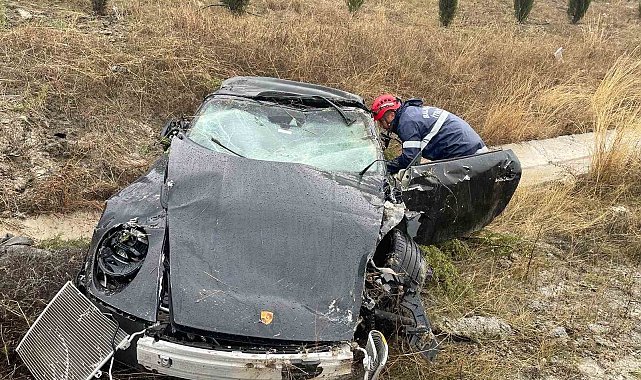 Balıkesir'de otomobil otobanda şarampole uçtu: 1 yaralı