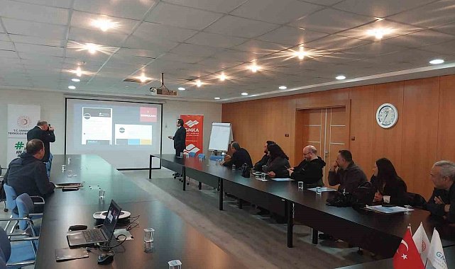 Balıkesir'de yeni medyada dezenformasyonla mücadele bilgilendirme toplantısı düzenlendi