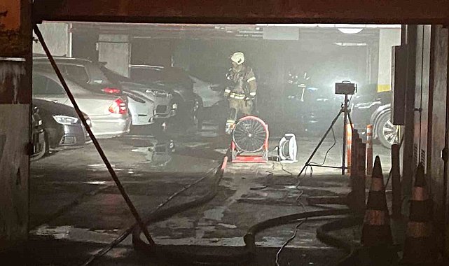 Başakşehir'de elektrikli otomobil yangını: 14 katlı bina geçici olarak tahliye edildi