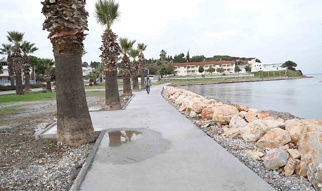 Başkan Gençay Sedef Koy Sahili'ne el attı