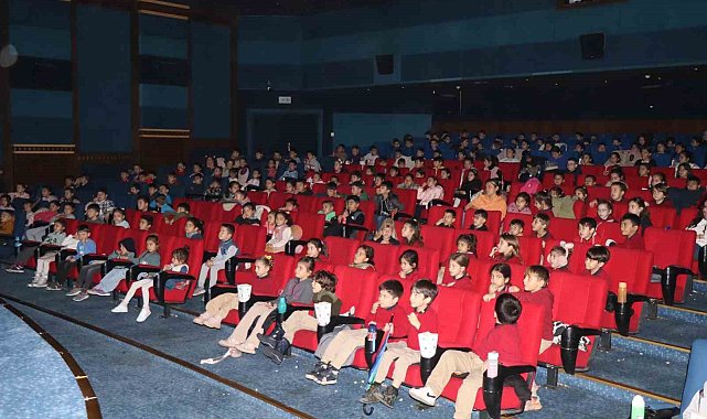 Başkan Tetik'ten minik öğrencilere sürpriz