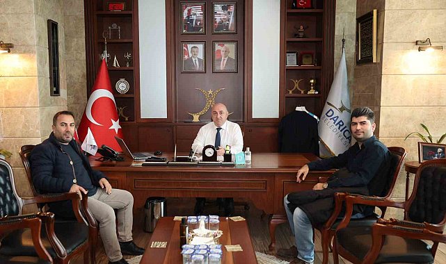 Başkan vatandaşları makamında ağırlıyor