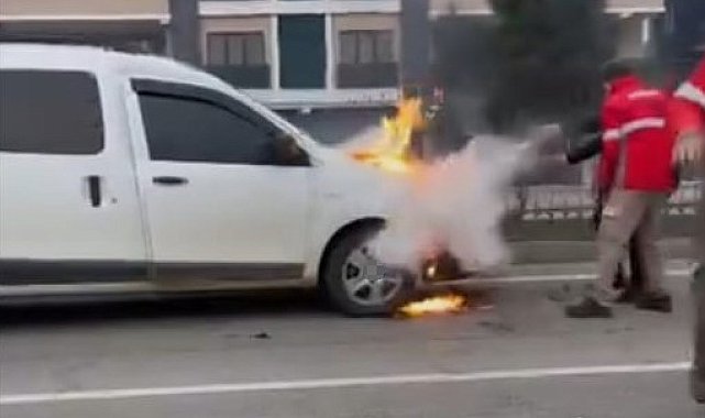 Batman'da seyir halindeki hafif ticari araç yandı