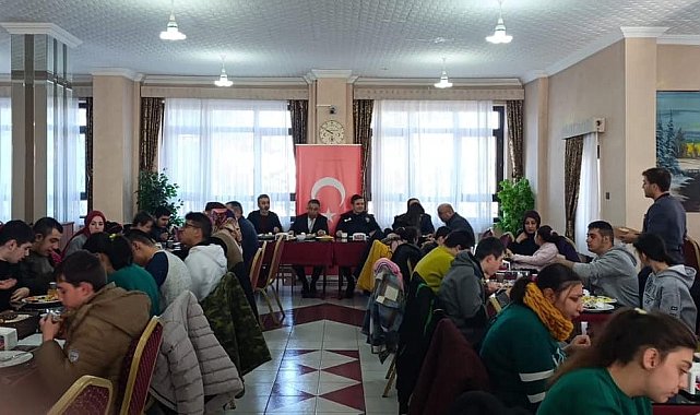 Bayburt'ta özel eğitim öğrencilerine kahvaltı programı düzenlendi
