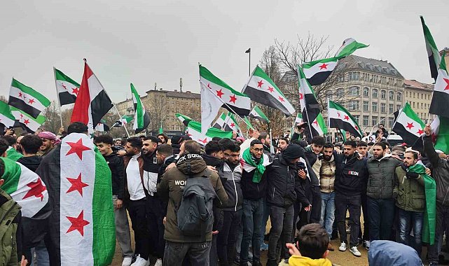 Berlin'de Esad rejiminin devrilmesi kutlandı