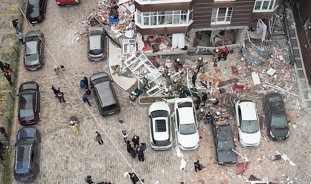 Beylikdüzü'nde 14 katlı bir binada patlama: 1 ölü, 3 yaralı