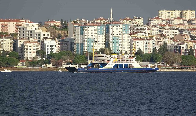 Bozcaada ve Gökçeada'ya yarınki feribot seferlerine 'fırtına' engeli