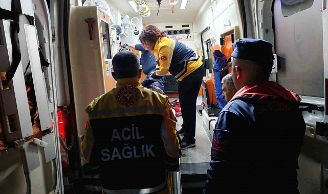 Bozcaada'da rahatsızlanan vatandaş Sahil Güvenlik ekiplerince tahliye edildi