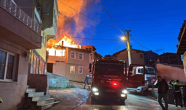 Bursa'da çıkan yangında 3 ev kullanılamaz hale geldi