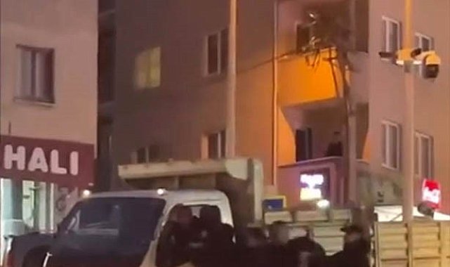 Bursa'da yol verme kavgasında trafik durdu, yumruklar havada uçuştu