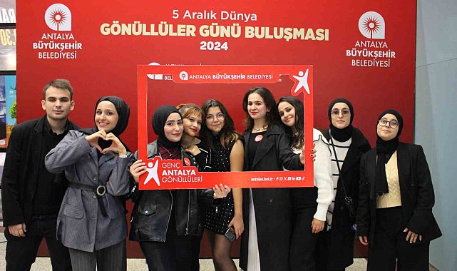 Büyükşehir Belediyesi, Gönüllüler Günü'nü gençlerle kutladı