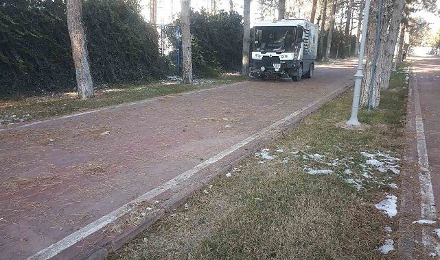 Büyükşehir; kent genelinde temizlik ve bakım çalışmalarına devam ediyor
