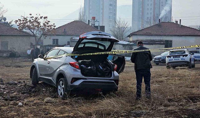 Çalıntı plakalı araçla polisin 'dur' ihtarına uymayan şüpheliler yakalandı