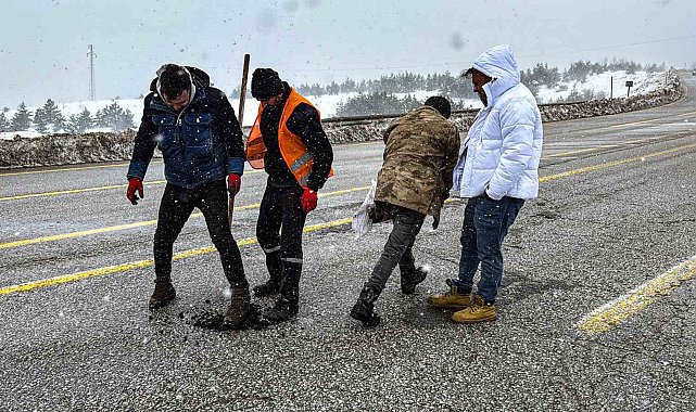 Çamlıbel Geçidi'nde zorlu kış mesaisi