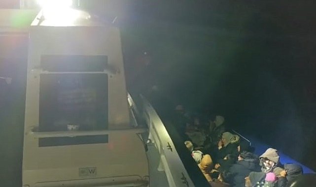 Çanakkale&#039;de 33 kaçak göçmen kurtarıldı